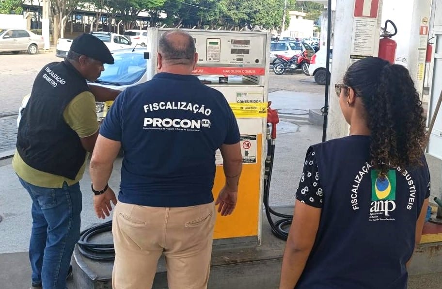 Operação Combustível Legal identifica três postos com bombas fraudadas para vender combustível a menos para o consumidor