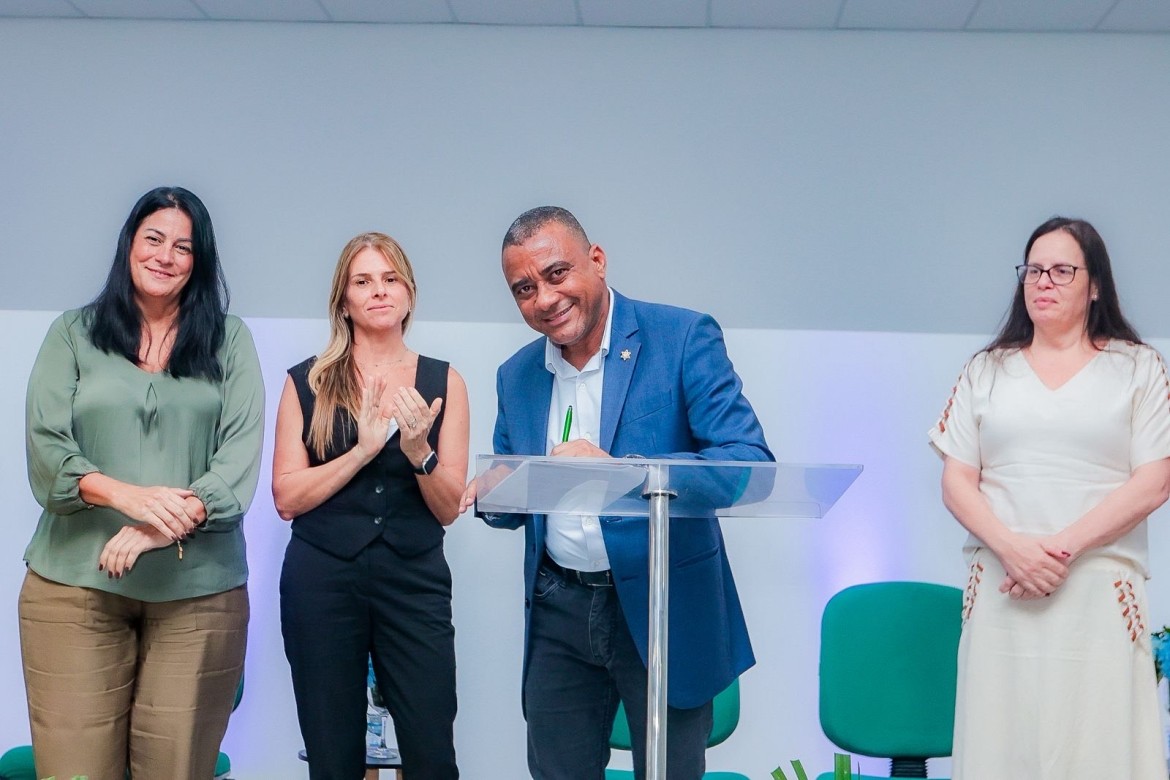 Simões Filho firma Termo de Adesão ao Projeto Educação Inclusiva – Todas as Escolas são para Todos os Alunos