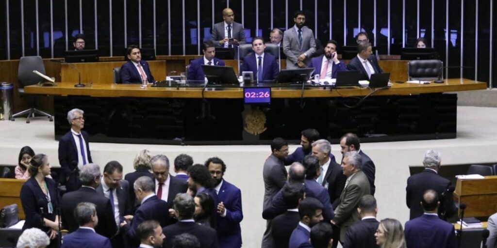 Câmara aprova texto-base do projeto de lei antifacção
