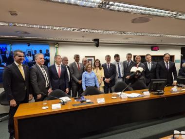 Em Brasília, Jerônimo Rodrigues debate prioridades na segurança, saúde e agricultura familiar com deputados federais da bancada baiana | SECOM