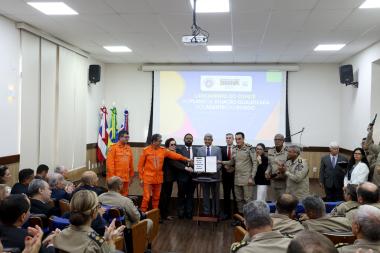 Governo da Bahia institui comitê de monitoramento de operações de segurança pública para aperfeiçoar trabalho policial | SECOM