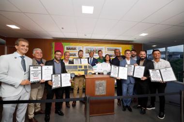 Governo do Estado autoriza construção de escola, reforma e entrega equipamentos para 14 municípios | SECOM