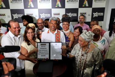 Jerônimo Rodrigues anuncia pacote de iniciativas para a população negra durante homenagem ao centenário de Mãe Stella de Oxóssi | SECOM