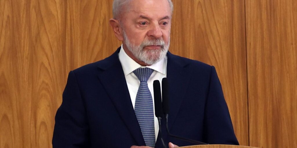 Lula comenta prisão de Jair Bolsonaro: "Lição de democracia”