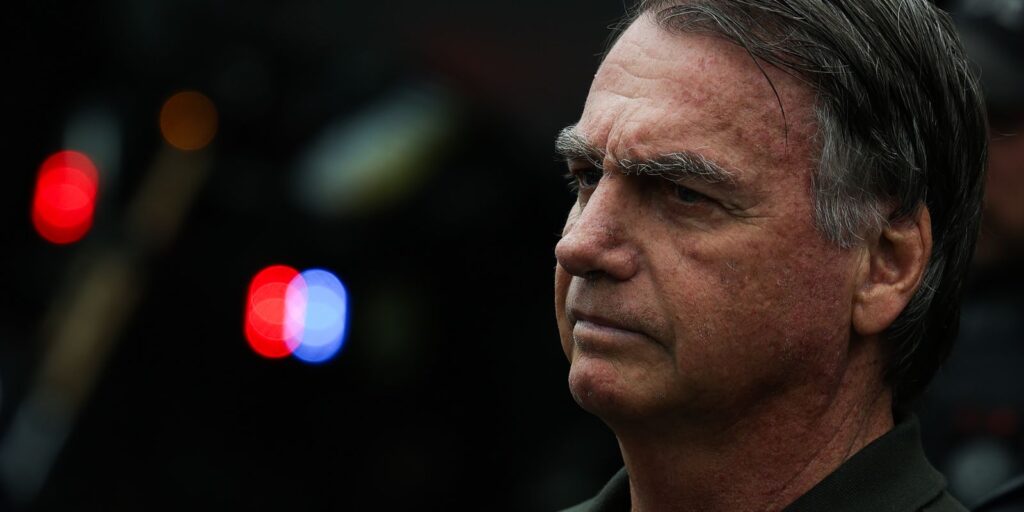 PL suspende atividades partidárias e salário de Bolsonaro
