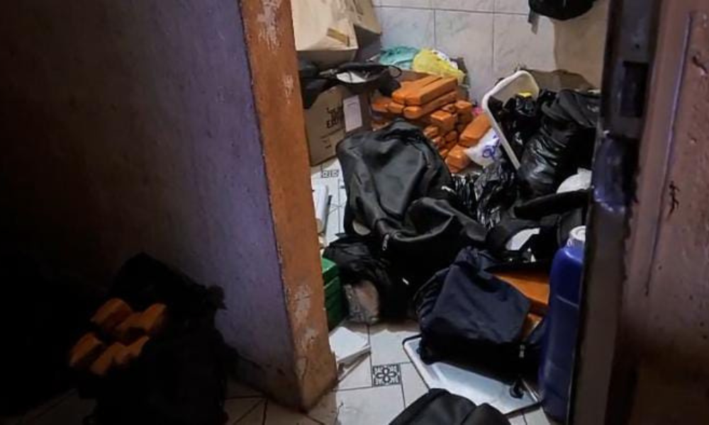 PM descobre ‘casa bomba’ que funcionava como depósito de drogas em Paraisópolis