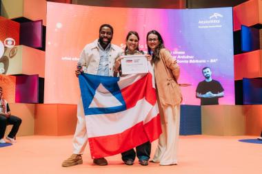 Professora da rede estadual de Santa Bárbara conquista o 2º lugar no Prêmio Nacional Liga STEAM, no Festival LED, em BH | SECOM