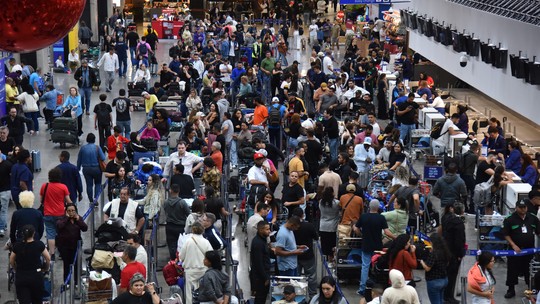Aeroportos de SP têm 300 voos cancelados nesta quinta após vendaval histórico