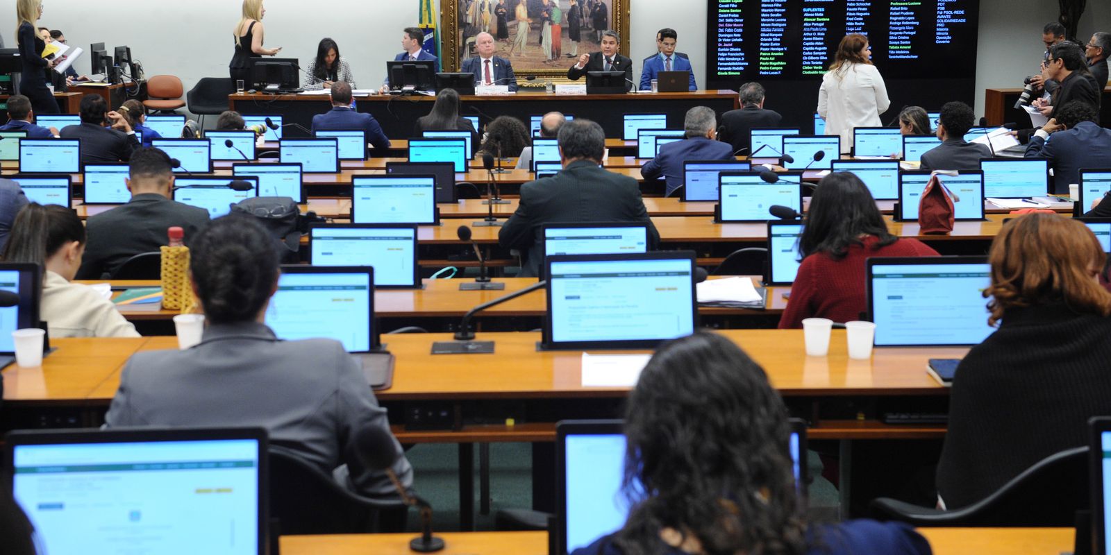 CCJ da Câmara aprova cassação de Carla Zambelli