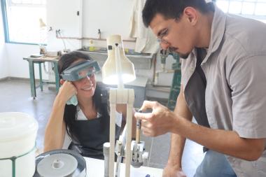 Com a formação de lapidários, o Centro Gemológico da Bahia fortalece cadeia produtiva de gemas e joias no estado | SECOM