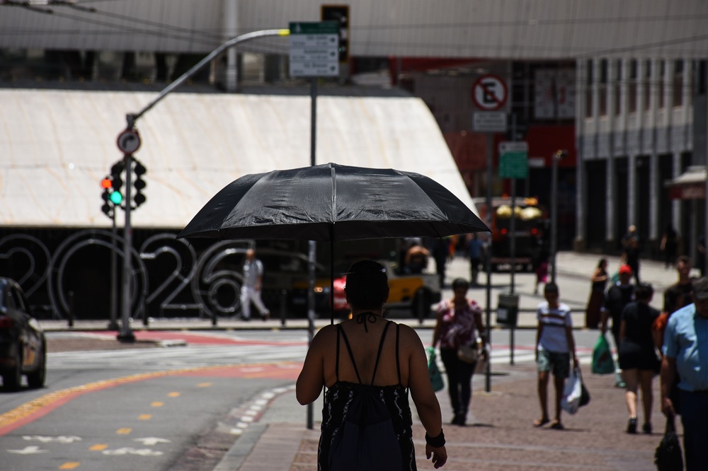 Com calor recorde, consumo de água dispara e Estado reforça medidas preventivas