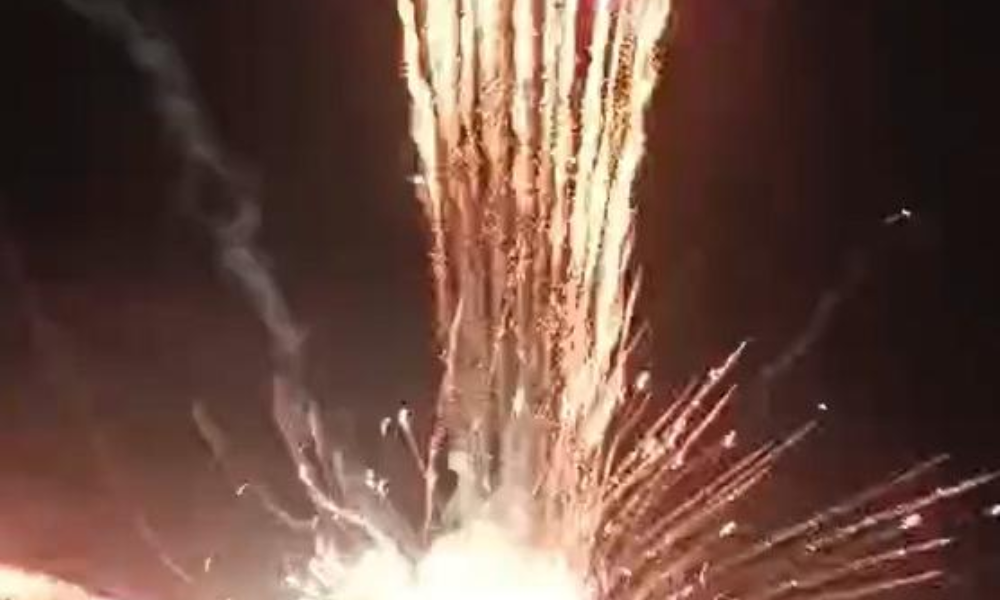 Fogos de artifício atingem público em inauguração de programação de Natal no RS