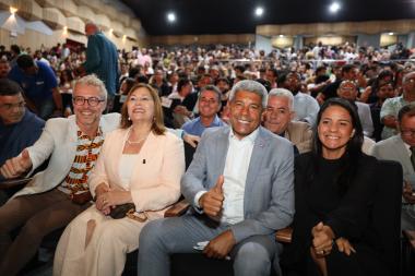 Governo do Estado inaugura Teatro Central da UEFS e amplia espaço cultural e acadêmico no campus | SECOM