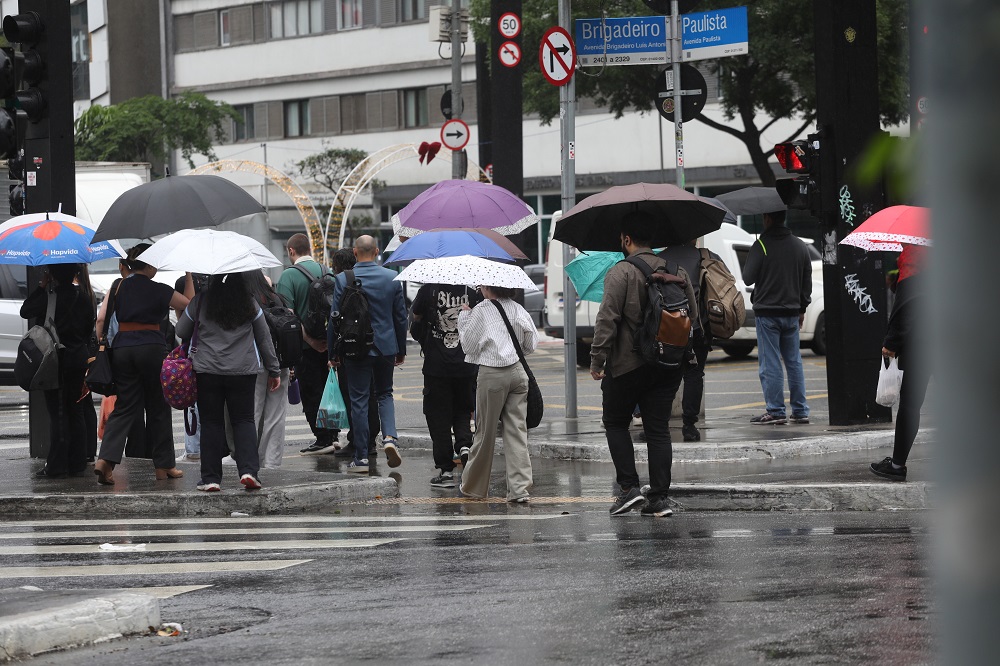 Inmet atualiza alertas climáticos em todo o país; saiba onde vai chover
