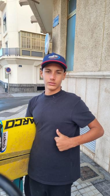 Jovem promessa do stand up paddle surf disputa mundial na Espanha com apoio do Governo do Estado | SECOM
