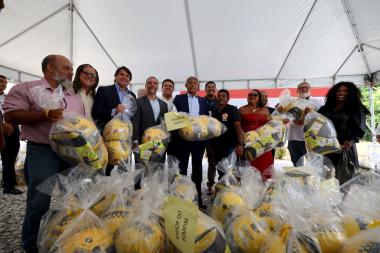 Estado entrega mais de 200 certificados, kits de proteção e bags para mototaxistas e motofretistas da Bahia | SECOM