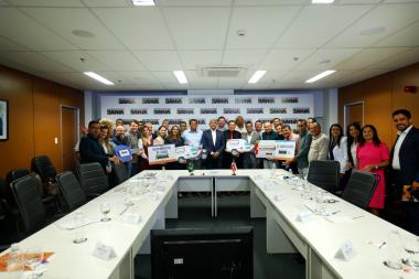 Governador recebe prefeito de Muquém do São Francisco e discute investimentos estruturantes para o município | SECOM