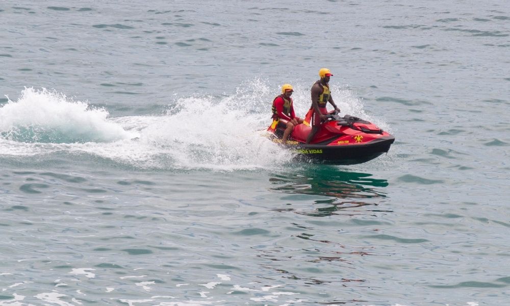 Marinha emite novo alerta de ressaca para o RJ com ondas podendo chegar a três metros