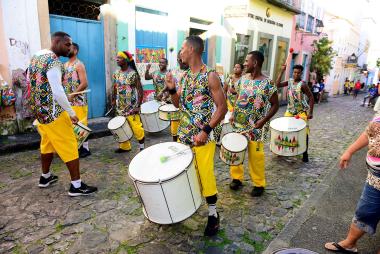 Sextou com samba raiz, Muzenza, Cortejo Afro e Ilê: Pelourinho segue animado nesta sexta-feira (9) | SECOM
