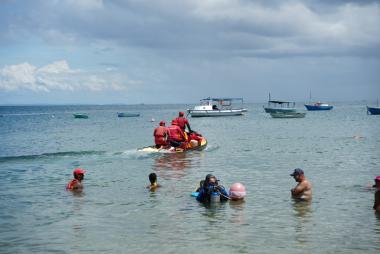 Carnaval: Batalhão Marítimo dos Bombeiros alerta para riscos da combinação bebida e mar | SECOM