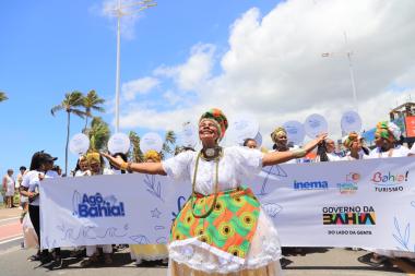 Com participação do projeto Agô Bahia, Lavagem de Itapuã atrai turistas nacionais e estrangeiros | SECOM