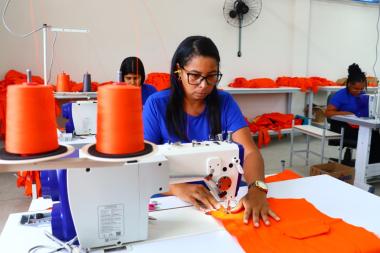 Em Olindina, SDE celebra inauguração de parque fabril | SECOM