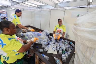 Governo do Estado realiza maior ação de reciclagem da história do Carnaval, com 182 toneladas de resíduos coletados | SECOM