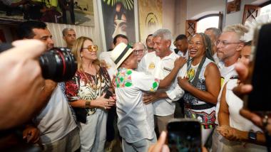No Pelourinho, Jerônimo acompanha tradicional saída do bloco afro Olodum | SECOM