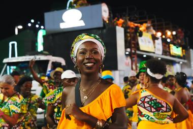 Ouro Negro: Bloco Afro Muzenza desfila história e resistência no Circuito Dodô | SECOM