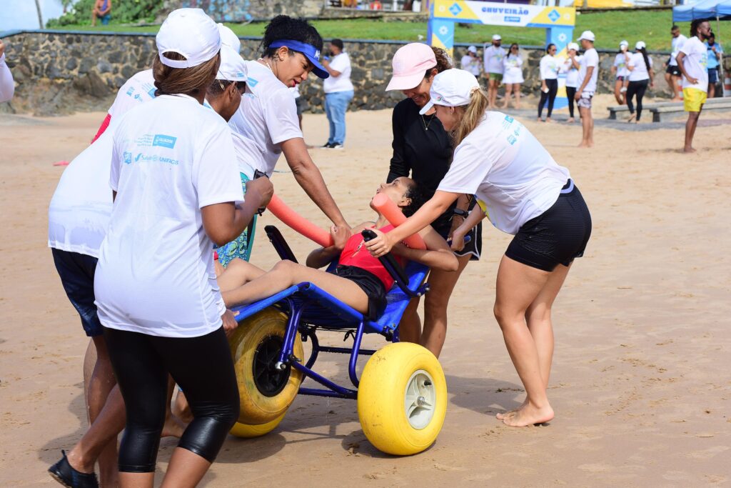 ParaPraia inicia neste final de semana temporada de banho de mar assistido para pessoas com deficiência – Secretaria de Comunicação
