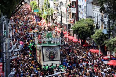 Pipoca do Olodum arrasta multidão com espetáculo de percussão no Campo Grande | SECOM