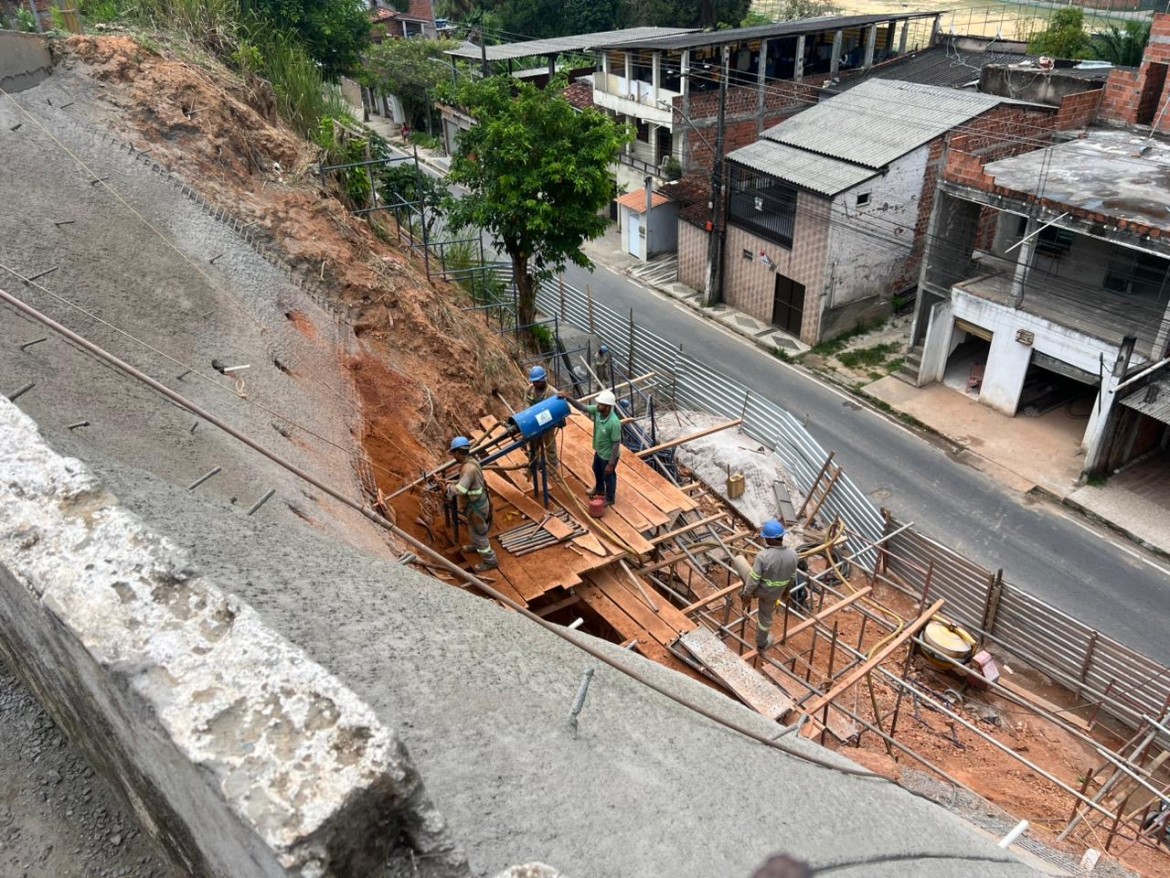 Prefeitura avança com obra preventiva na Estrada de Candeias