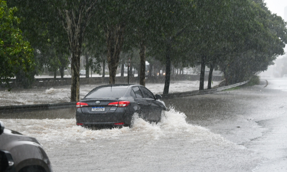Defesa Civil emite alerta para chuvas intensas em São Paulo até quarta-feira