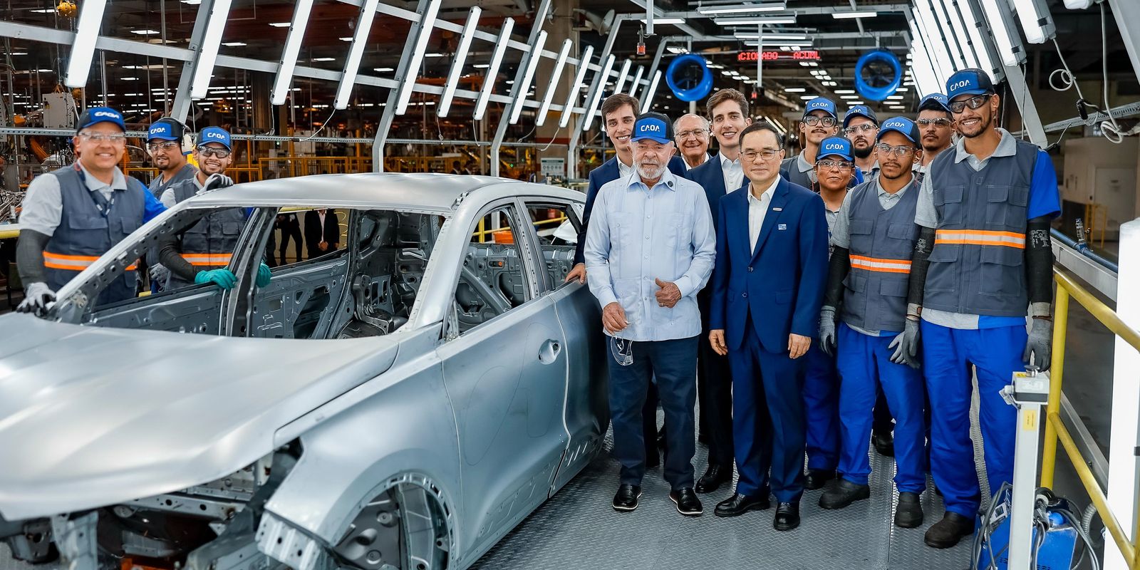 Lula diz que governo apresentará solução para famílias endividadas