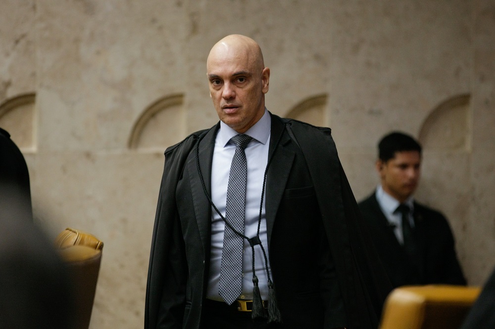Moraes retrocede e nega que Bolsonaro receba assessor de Trump na prisão