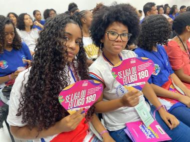 SPM promove encontro com estudantes na Casa da Mulher Brasileira, em Salvador | SECOM