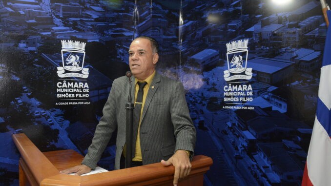 Vereador Orlando de Amadeu solicita revitalização de praça e quadra poliesportiva em Palmares