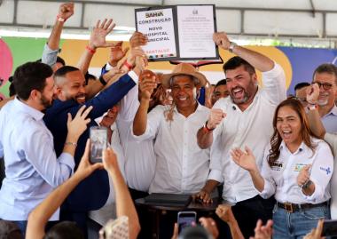 Governo do Estado anuncia novos investimentos em Santaluz e fortalece saúde, campo e infraestrutura | SECOM