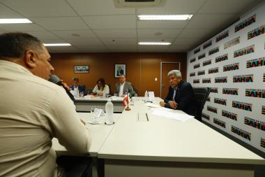 Governo entrega ambulância, veículo administrativo e equipamentos para fortalecer a saúde em Canudos | SECOM