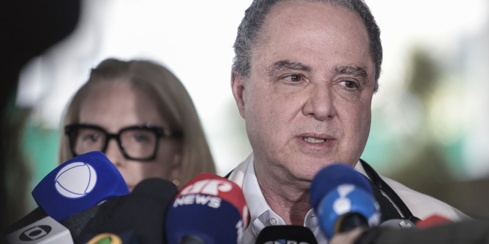 Médico diz que Lula retirou lesão e deve repousar nos próximos dias