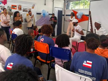 Contação de histórias africanas fortalece debate antirracista em colégio estadual de Salvador | SECOM