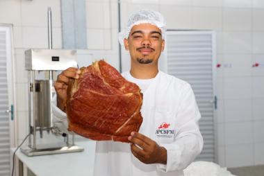 Governo da Bahia inaugura unidade inédita de defumados suínos e fortalece a agricultura familiar no Recôncavo | SECOM