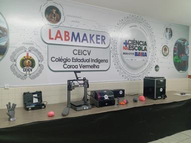 Laboratório Maker leva inovação e fortalece pesquisa científica entre estudantes indígenas, em Coroa Vermelha | SECOM