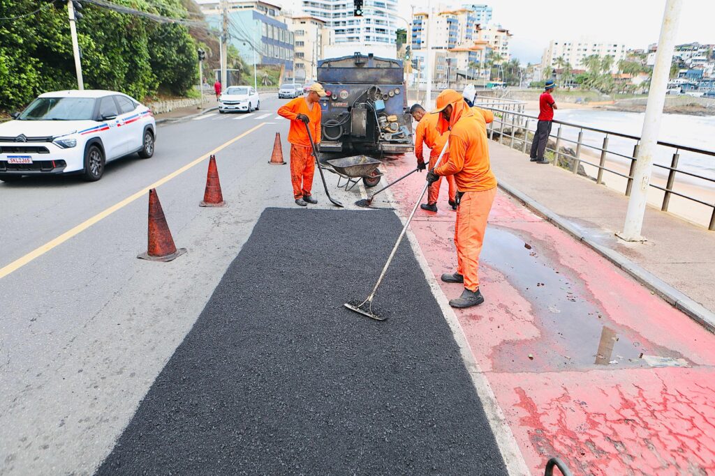 Prefeitura aplica média de 15,7 mil toneladas de asfalto por mês em ruas e avenidas de Salvador – Secretaria de Comunicação